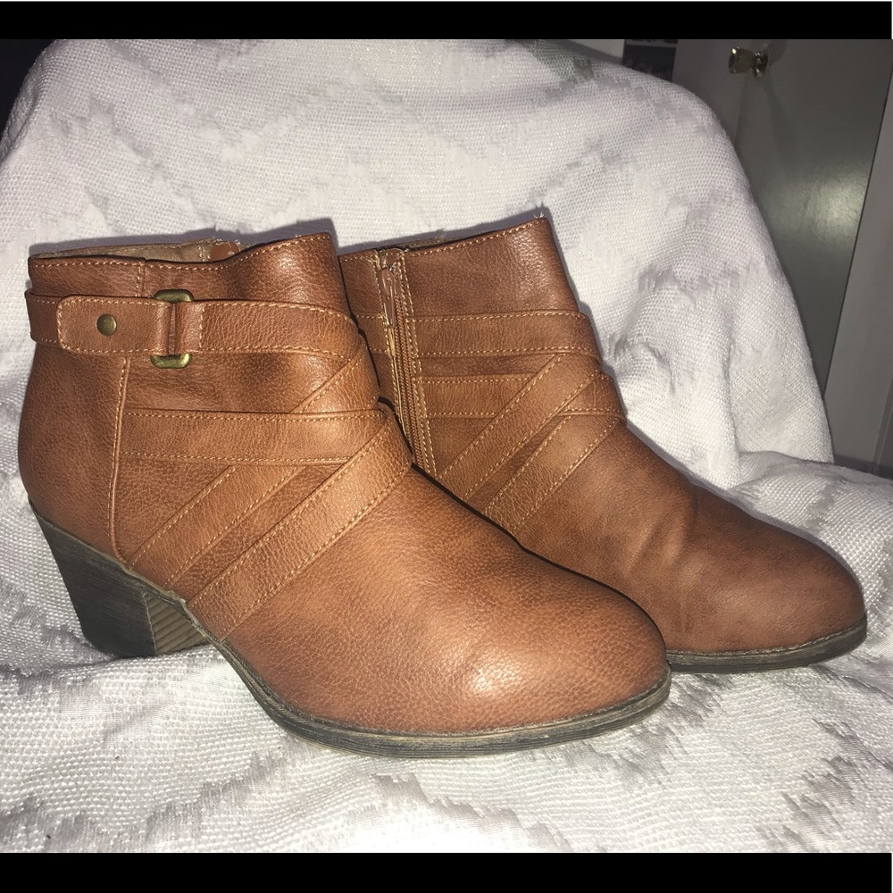 Faux Leather Ankle Zipper Short Heel boots by American Eagles Payless size 12W